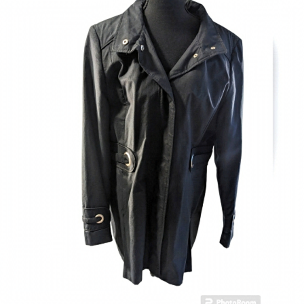 perry Ellis portfolio womens jacket in black size L. In great condition